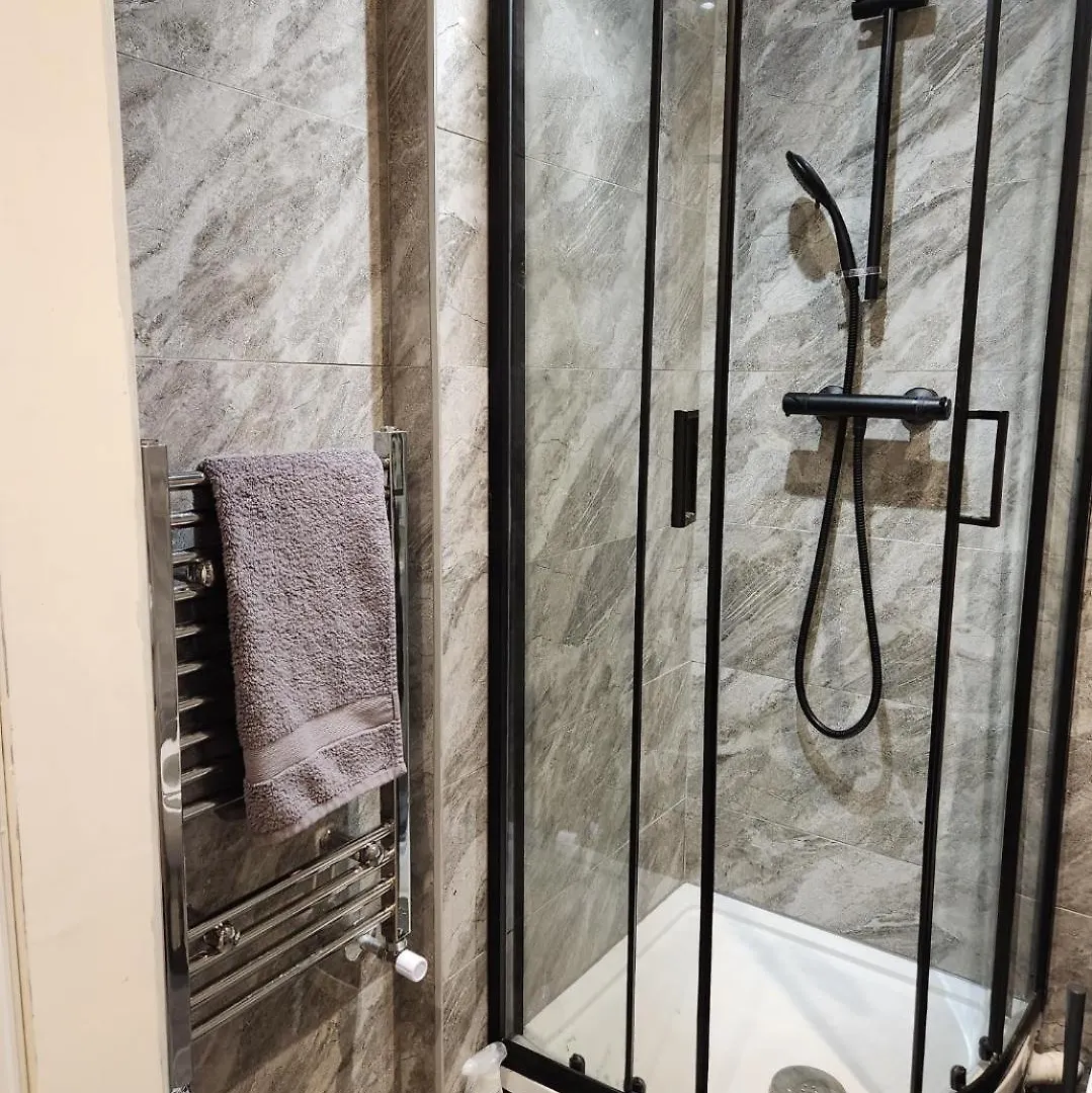 Ensuite Studio Flat Crawley-Gatwick Ifield 0*,  United Kingdom