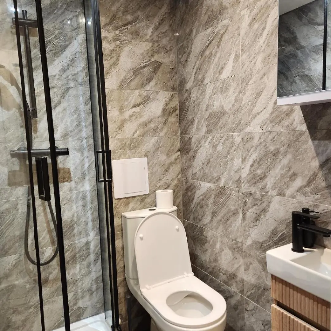 Ensuite Studio Flat Crawley-Gatwick Ifield